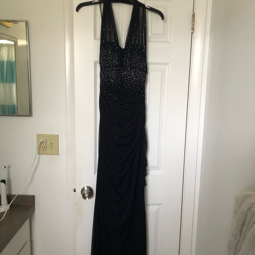 Formal dress - Picture 3 of 8